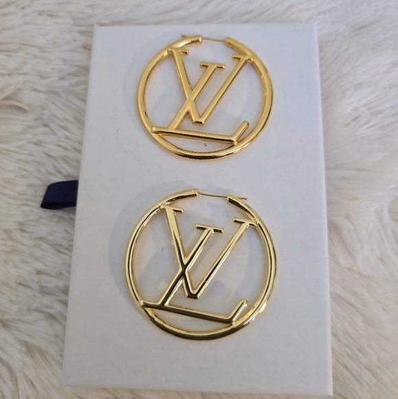 Gold Fashion Logo Hoop Pierced Earrings 2 sizes - Picture 9 of 15